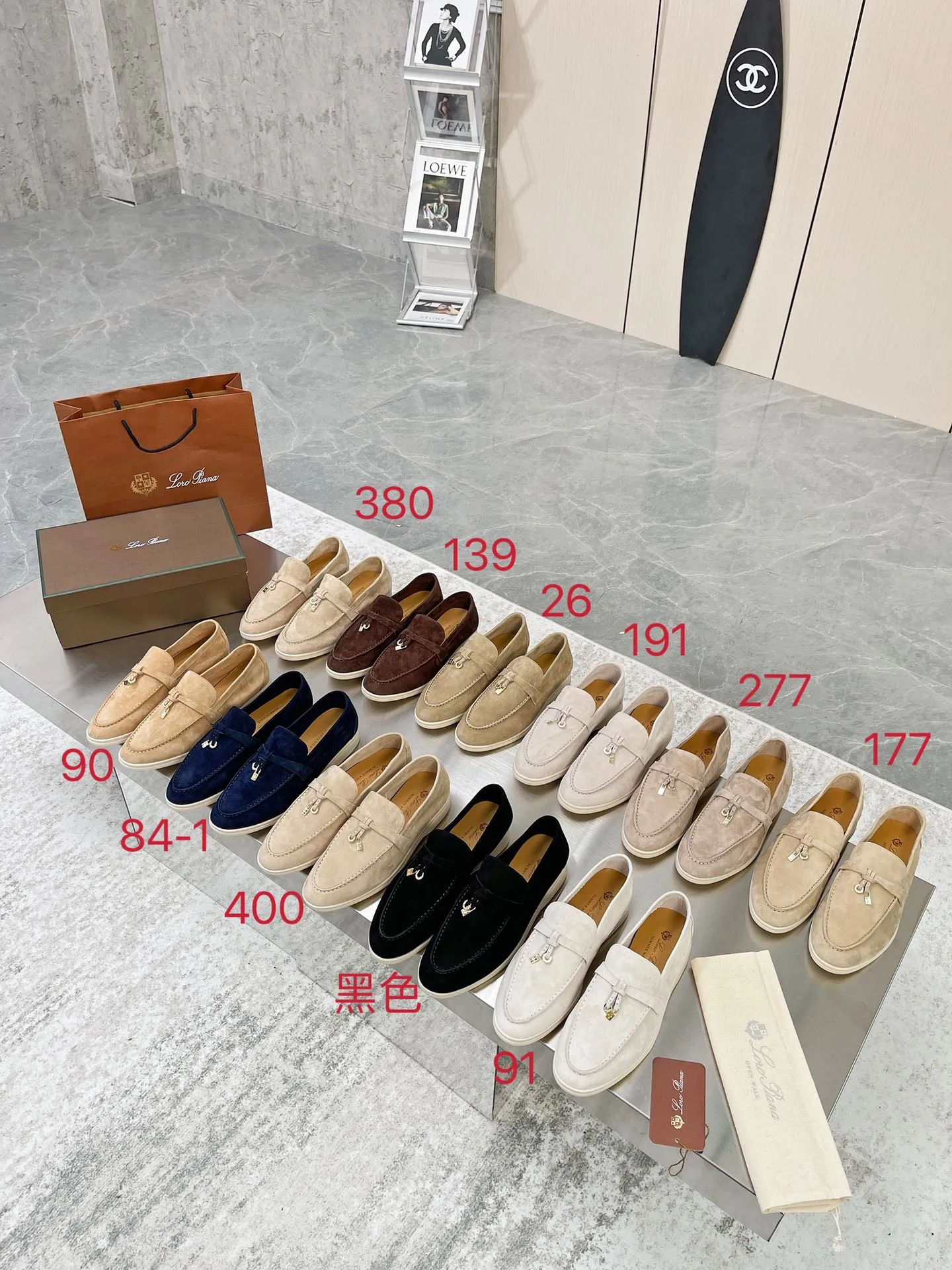 👟👟Ex-factory price 480👟👟 Loro 👟👟Ex-factory price iana Nuoyoupanya 2022 adds new colors, classic lock style, girls’ favorite. It is said that your feet will not get tired after walking for a long time. I wonder if you have tried it! It feels like you are stepping on clouds. It does not scratch your feet at all. It is comfortable, handsome and low-key. It is the same style for men and women. The upper is semi-handmade. Size: Women's size 35-42, Men's size 39-46. Upper: 100% imported high silk nylon.  Inner lining: 100% imported high silk nylon. Insole: 100% imported water-dyed cowhide. Outsole: 100% original. Raw rubber outsole Glue: 100% no glue smell